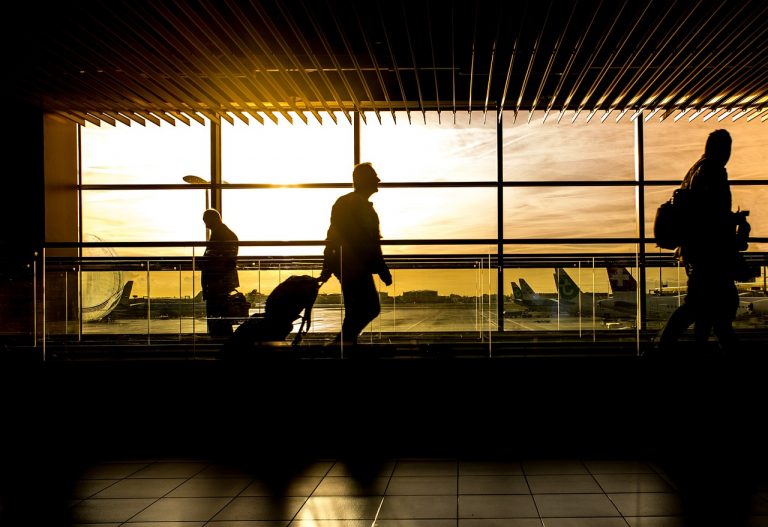 airport terminal man 1822133