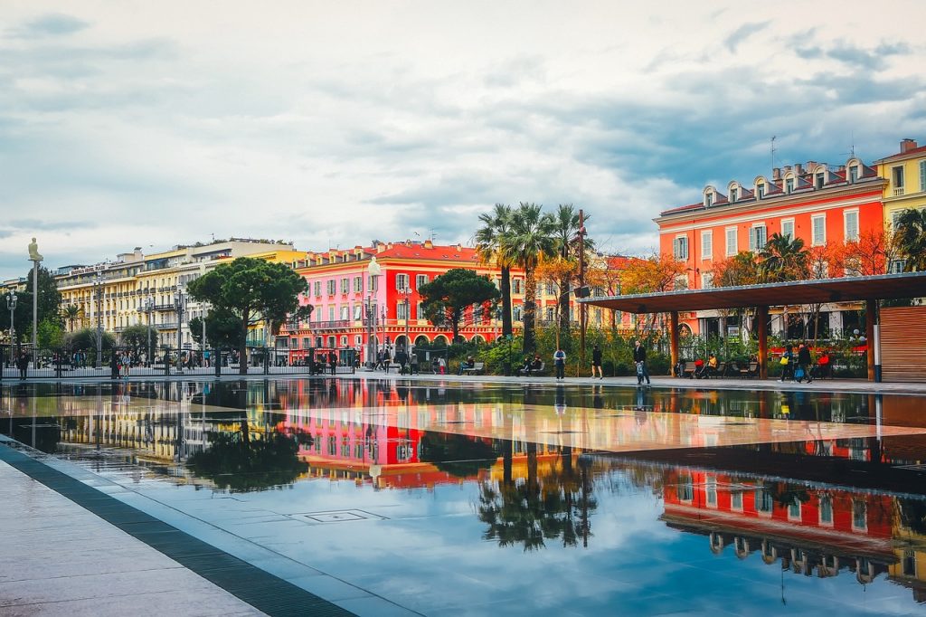 The water mirror of the Promenade du Paillon near Place Masséna