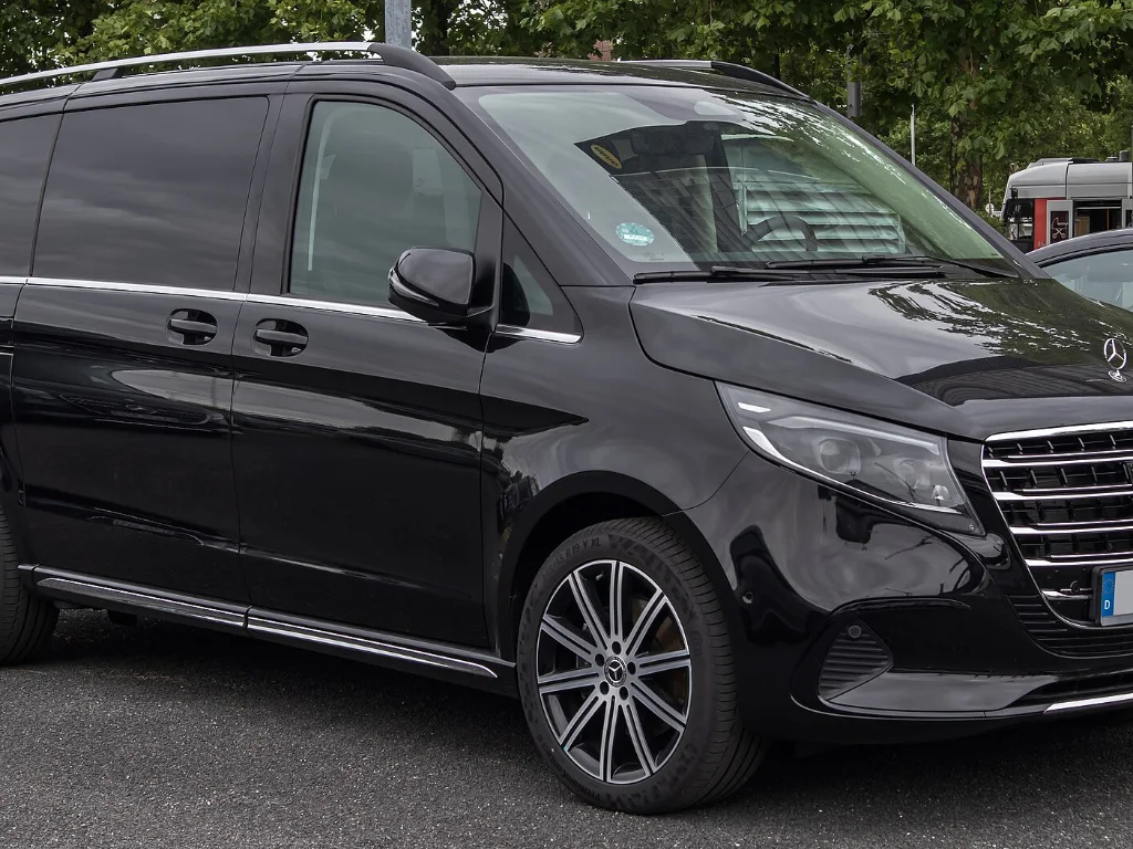 Private chauffeur vehicles in Nice 1 Private chauffeur vehicles in Nice: black Mercedes V-Class premium van